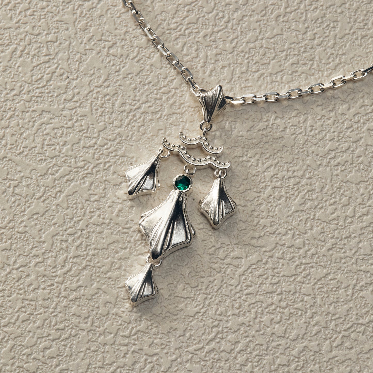 Dynamic Shell Pendant Necklace - Silver