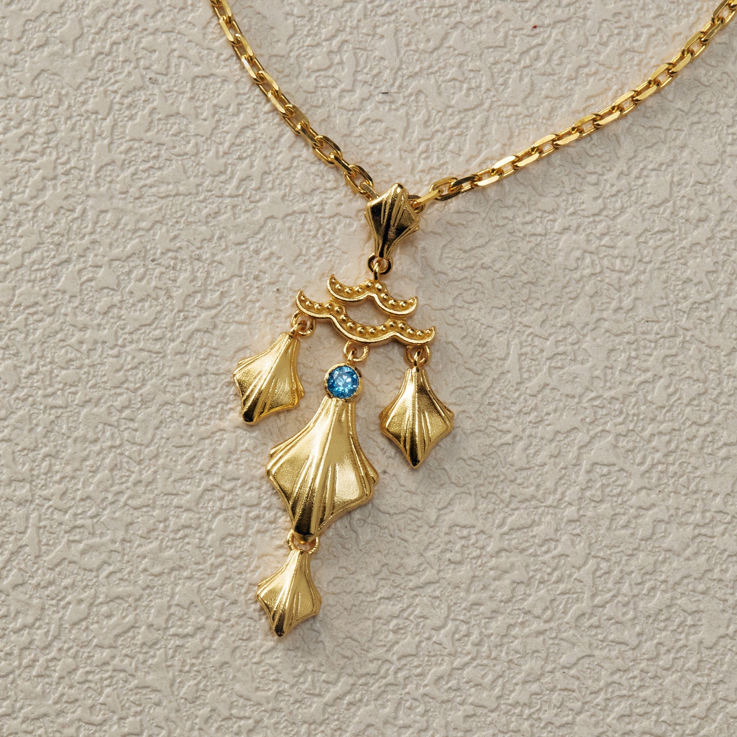 Dynamic Shell Pendant Necklace - Gold Plated Brass